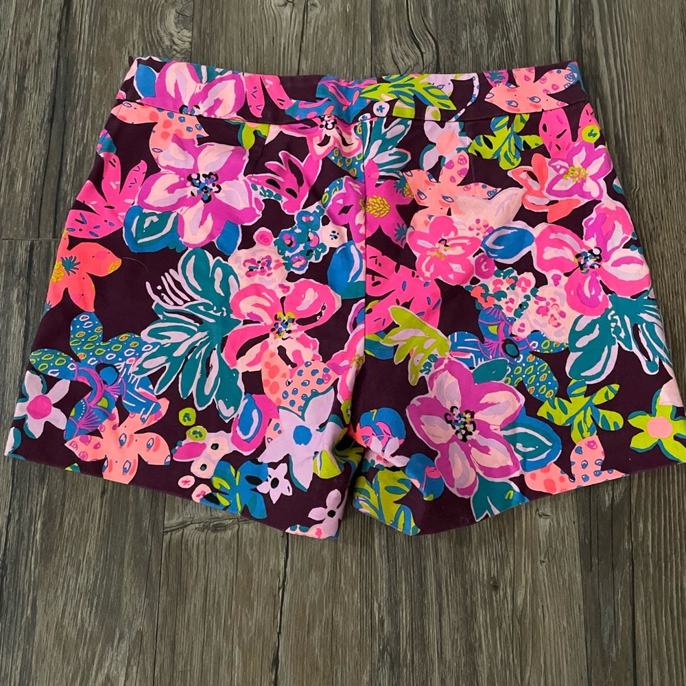 Lilly Pulitzer Floral Print Tailored Shorts Size 2 - Picture 5 of 6